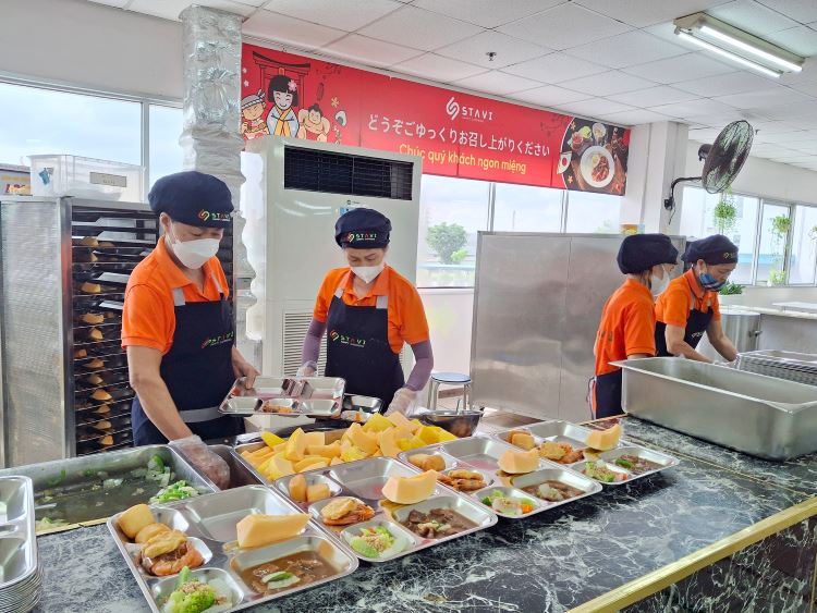 Varied, changing menus that ensure proper nutrition for office employees Varied, changing menus that ensure proper nutrition for office employees