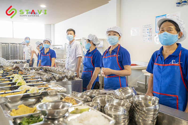Suất ăn công nhân cung cấp bởi STAVI luôn đảm bảo chất lượng, giá tốt