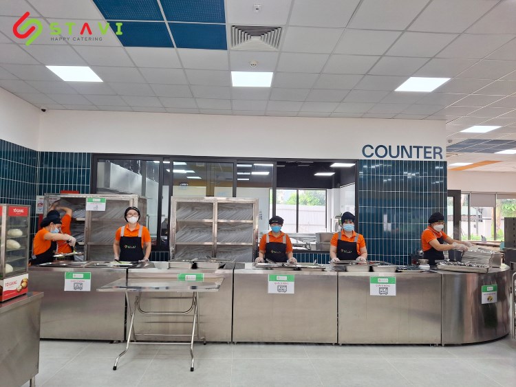 Đồ chín sẽ được ủ trong quầy ủ nóng Đồ chín sẽ được ủ trong quầy ủ nóng