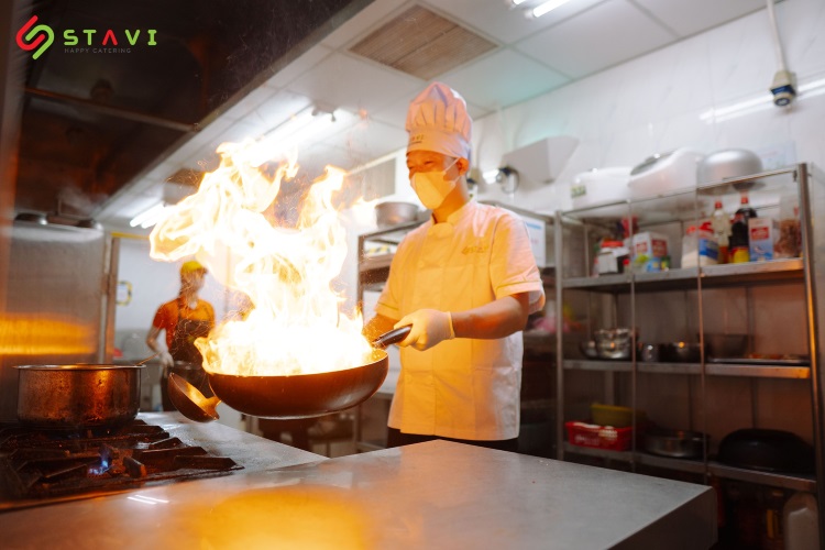 Xào rau củ và bò dưới lửa lớn món ăn sẽ ngon mềm hơn Xào rau củ và bò dưới lửa lớn món ăn sẽ ngon mềm hơn