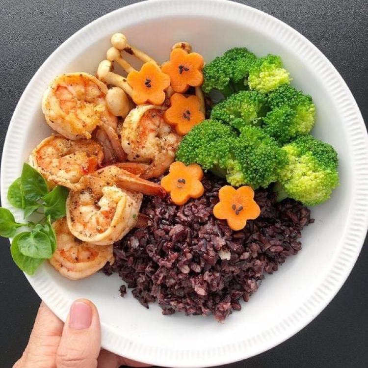 The Healthy rice bowl is usually prepared with little oil The Healthy rice bowl is usually prepared with little oil