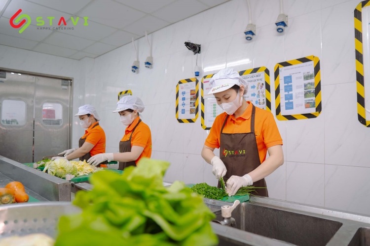 Khu sơ chế và chế biến riêng biệt Khu sơ chế và chế biến riêng biệt