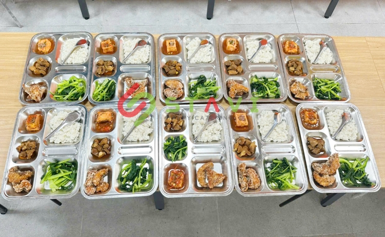 Suất ăn của STAVI được kiểm soát dinh dưỡng và định lượng chặt chẽ Suất ăn của STAVI được kiểm soát dinh dưỡng và định lượng chặt chẽ