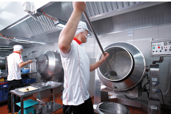 Quy trình sản xuất suất ăn công nghiệp đạt tiêu chuẩn là như thế nào?