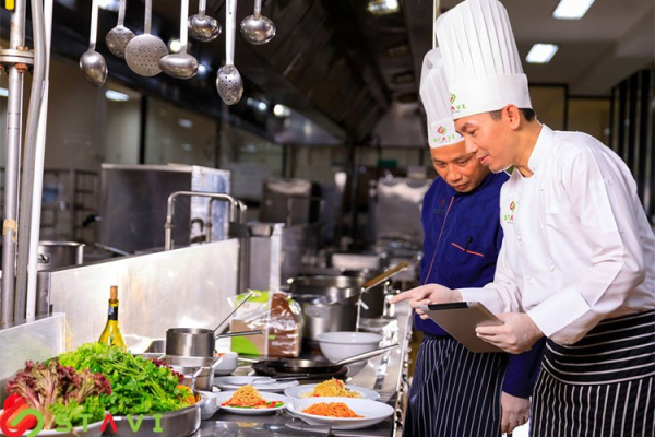 Bếp công nghiệp trong nhà hàng và trường học khác nhau như thế nào?