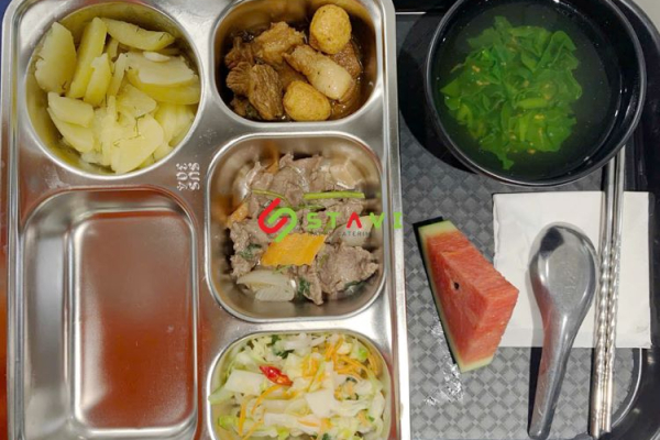 Cơm văn phòng thời kỳ bão giá
