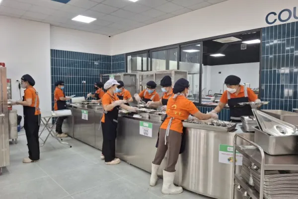 Các hình thức cung cấp suất ăn trường học và gợi ý thực đơn